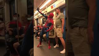 Человек паук в метро Москвы