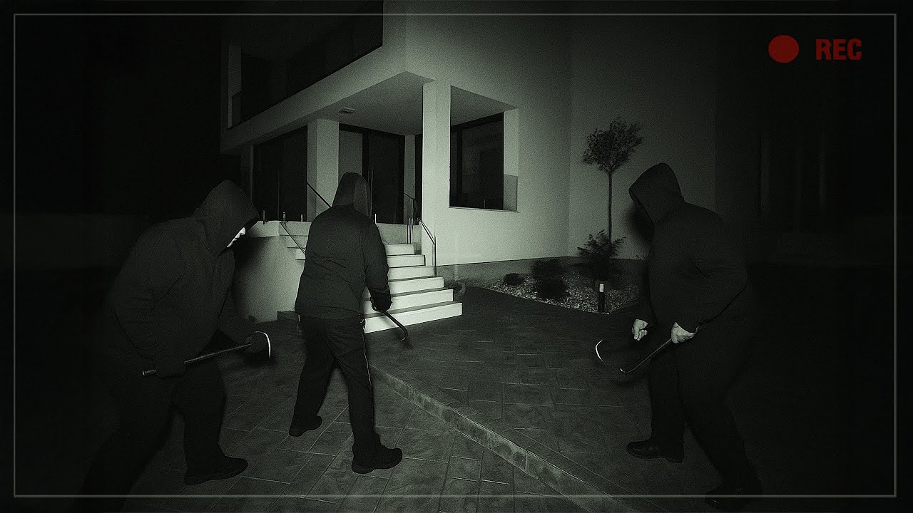 Au Intrat Hotii Peste Noi