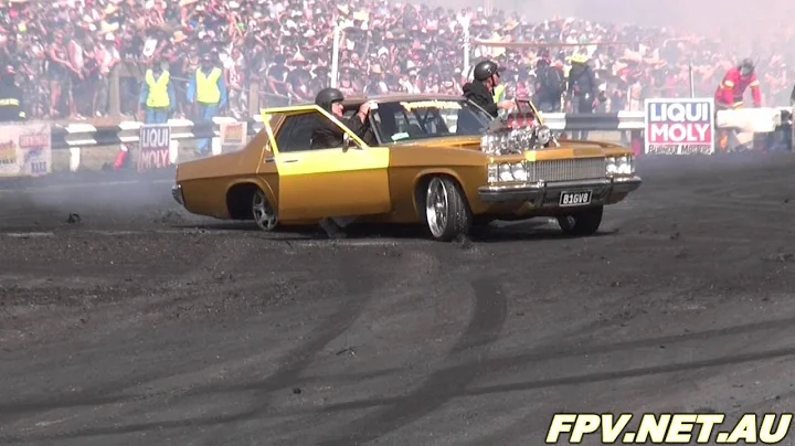 BLOWN V8 HOLDEN STATESMAN ( BIG V8 ) BURNOUT AT SUMMERNATS 25