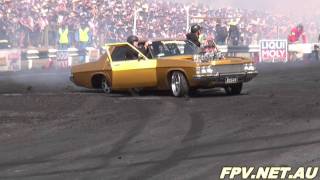 Celebrity BLOWN V8 HOLDEN STATESMAN ( BIG V8 ) BURNOUT AT SUMMERNATS 25 Wealth