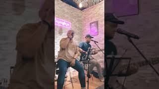 MALIQ \u0026 D'ESSENTIALS - DIA cover by WAVECOUSTIC #cover #ngamen #music #cafe