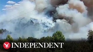 Massive smoke cloud fills sky over Spanish wildfire