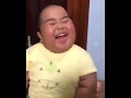 لما يضحك طفل سمين الجسم يتزلزل حتما ستعيده مضحك جدا