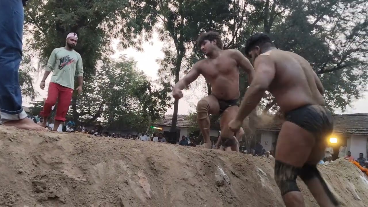 उत्तर प्रदेश केसरी सर्वेश तिवारी पहलवान संत कबीर नगर और पंजाब के पहलवान की जबरजस्त मुकाबला