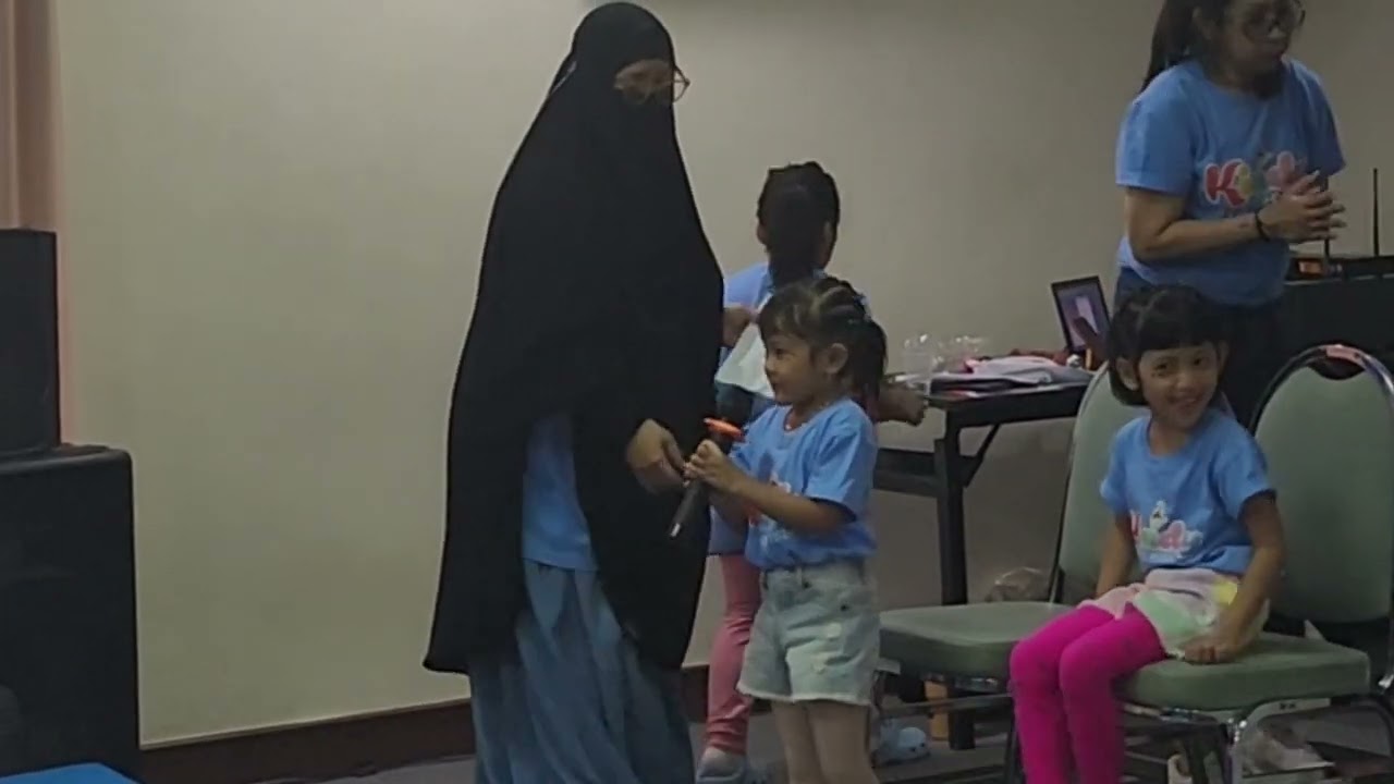 Kaka Ais dan teman-teman Performance di TK Kindy school 