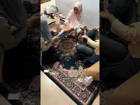 أحضرت هذه الفتاة هدية رخيصة حقا