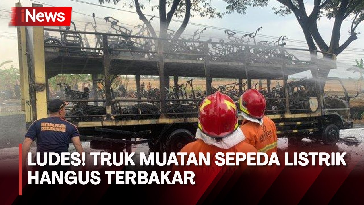Truk Pengangkut Puluhan Sepeda Listrik Hangus Terbakar di Jalan Demak-Kudus
