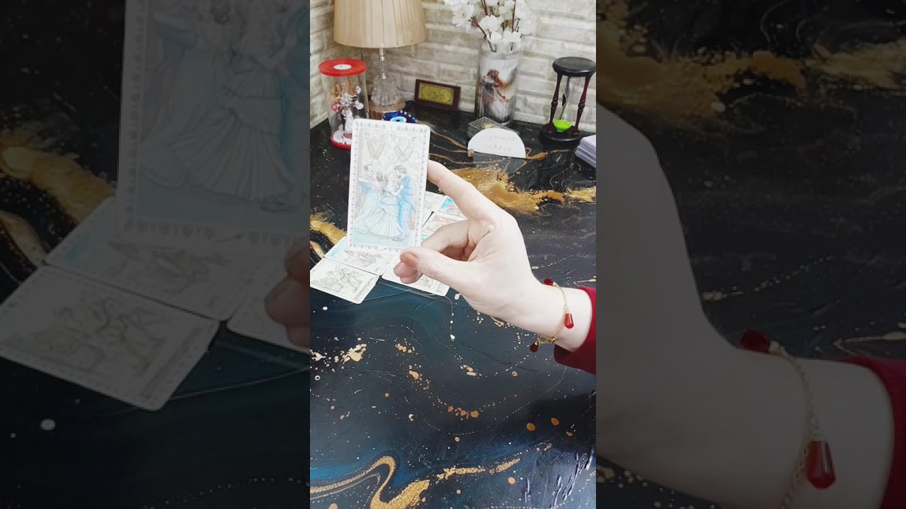 يحبك حب غير مشروط وييقولها بالبونط العريض انا احبك بس ماطالع بيدي شي افعله من اجلك بسبب الضرو#تاروت 