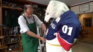 Eisbären-Maskottchen Bully erkundet das Berchtesgadener Land