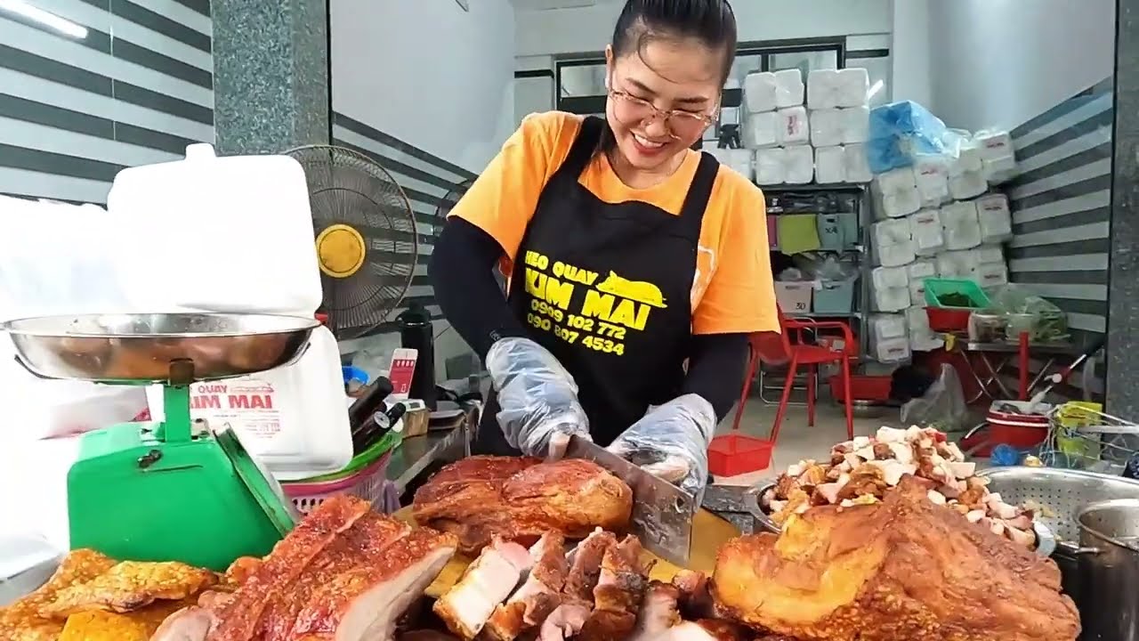 ♻️Amazing crazy speed! Beautiful girl cutting roast pork skill