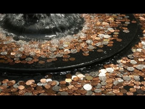 Видео: Защо хвърляте монети във фонтана Треви?