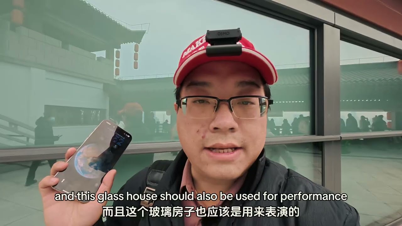 Visiting the Zhiyin Hall in Guishan Park.前往龟山公园知音殿