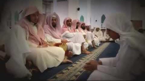 لحظه ختم طالب للقرآن الكريم