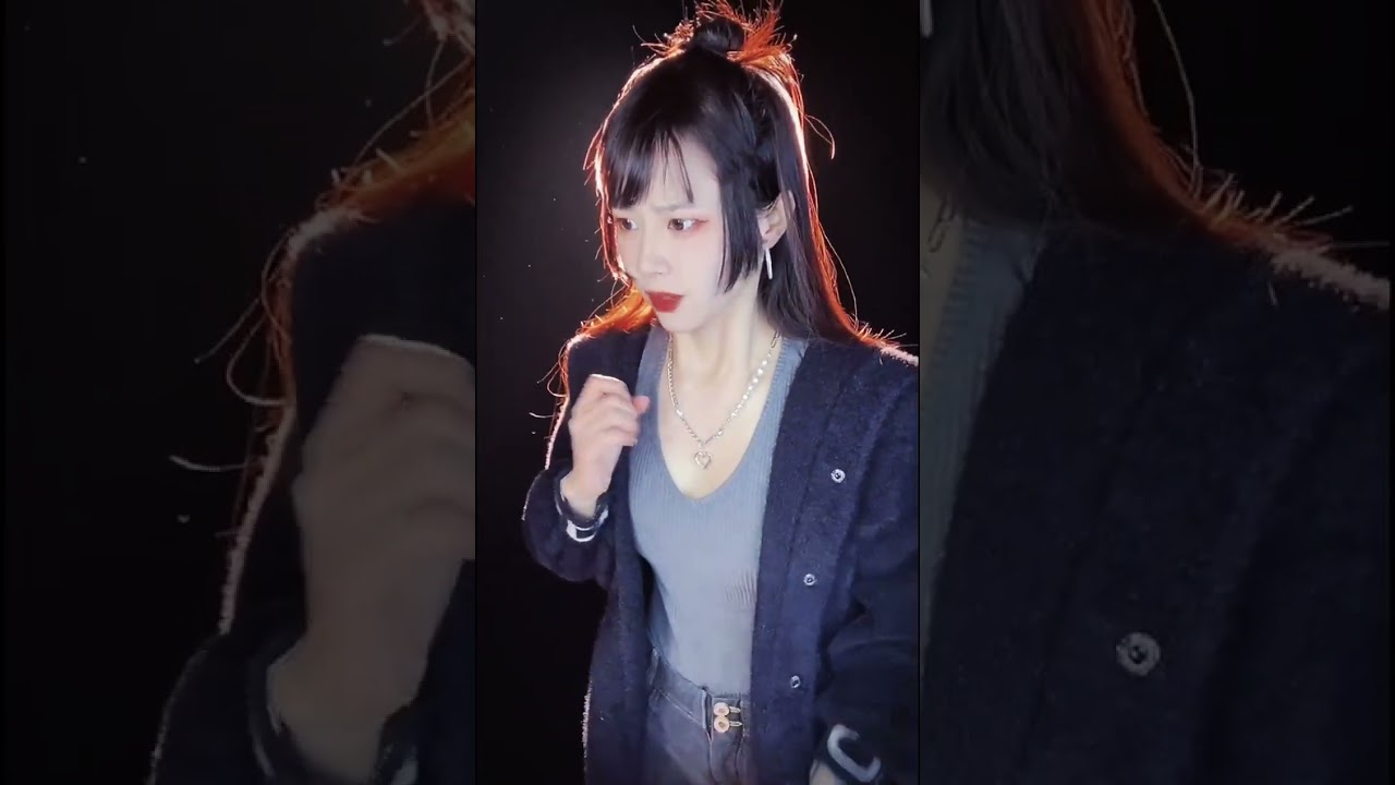 手上的苹果不是真的苹果，我的孩子不能饿着#是初九啊 #细思极恐 #shorts