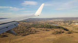 Qantas 737-800 landing in Canberra [YSCB]