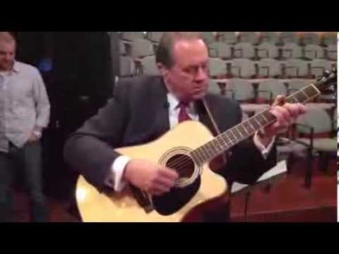 mike-huckabee-loves-zager-guitars!