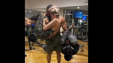 Larry wheels arms workout 🤣🔥 \ human weight bicep curls \ gym motivation \ gym status \ Larry wheels