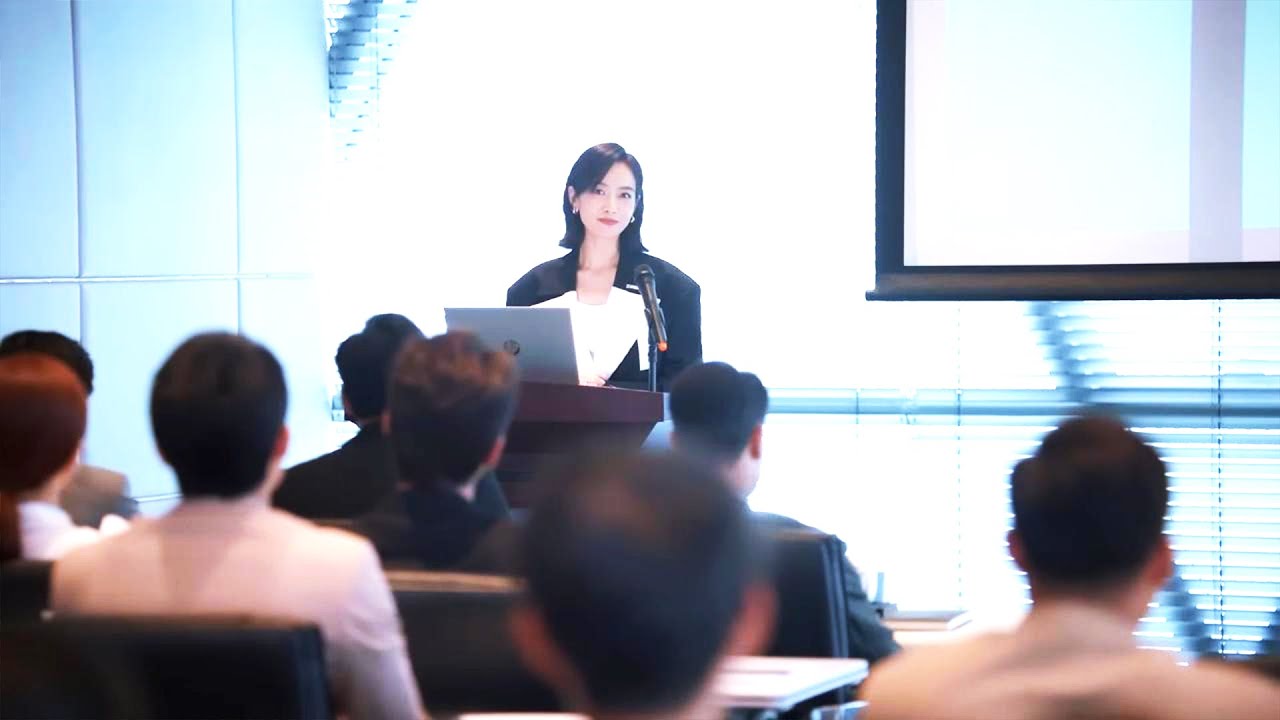 被眾人瞧不起的女孩1句話讓億萬總裁意識到她的重要性，成為聯合國翻譯官！💕Chinese Television Dramas