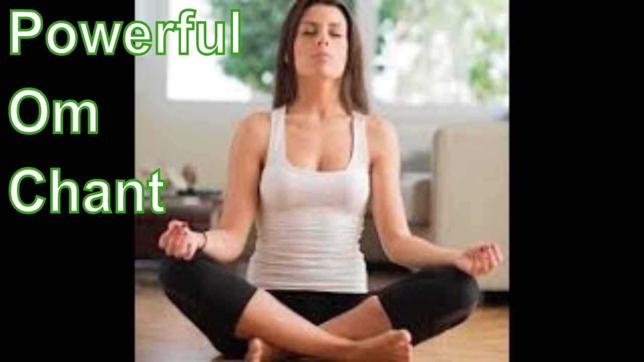 утренняя дыхательная гимнастика. занятия на свежем воздухе. медитирует на природе. дыхательная гимнастика стрельниковой для детей дошкольного возраста. дыхательныеупражнений.