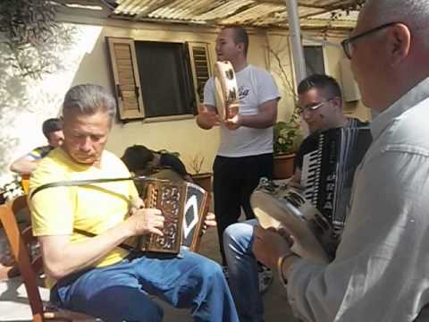 Acri Tarantella a destra miennuda...7 maggio 2013 - YouTube