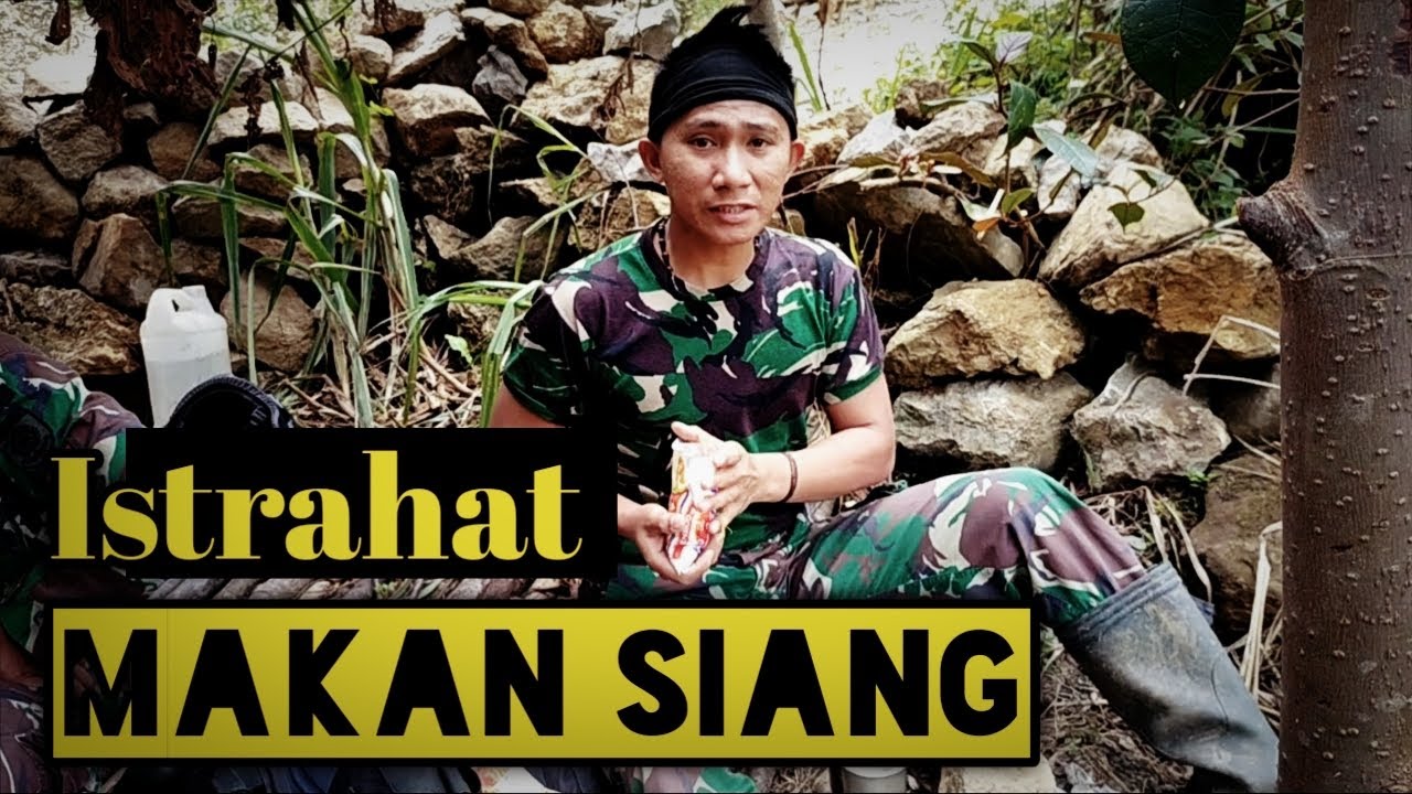 Abdi TNI di Papua Istrahat Makan Siang