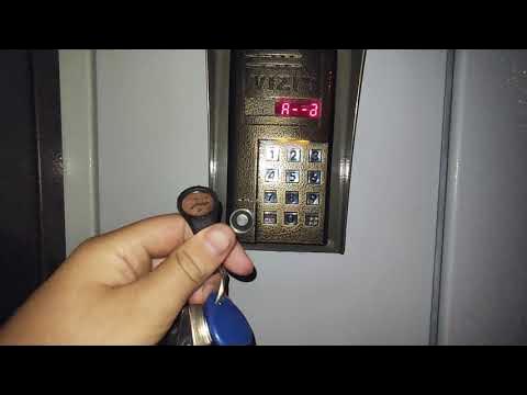 1. Прибор для прописывания ключей в домофоны. Как перепрошить домофон. Ключ от домофона оптический. Копировальщик ключей домофона.