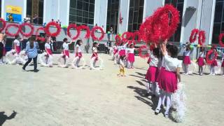 4. Ve 5. Sinif Kiz Öğrenci̇leri̇nden Çember Dansi-1