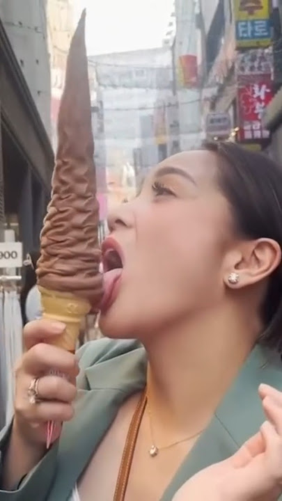 ketika mama gigi makan es krim panjang banget