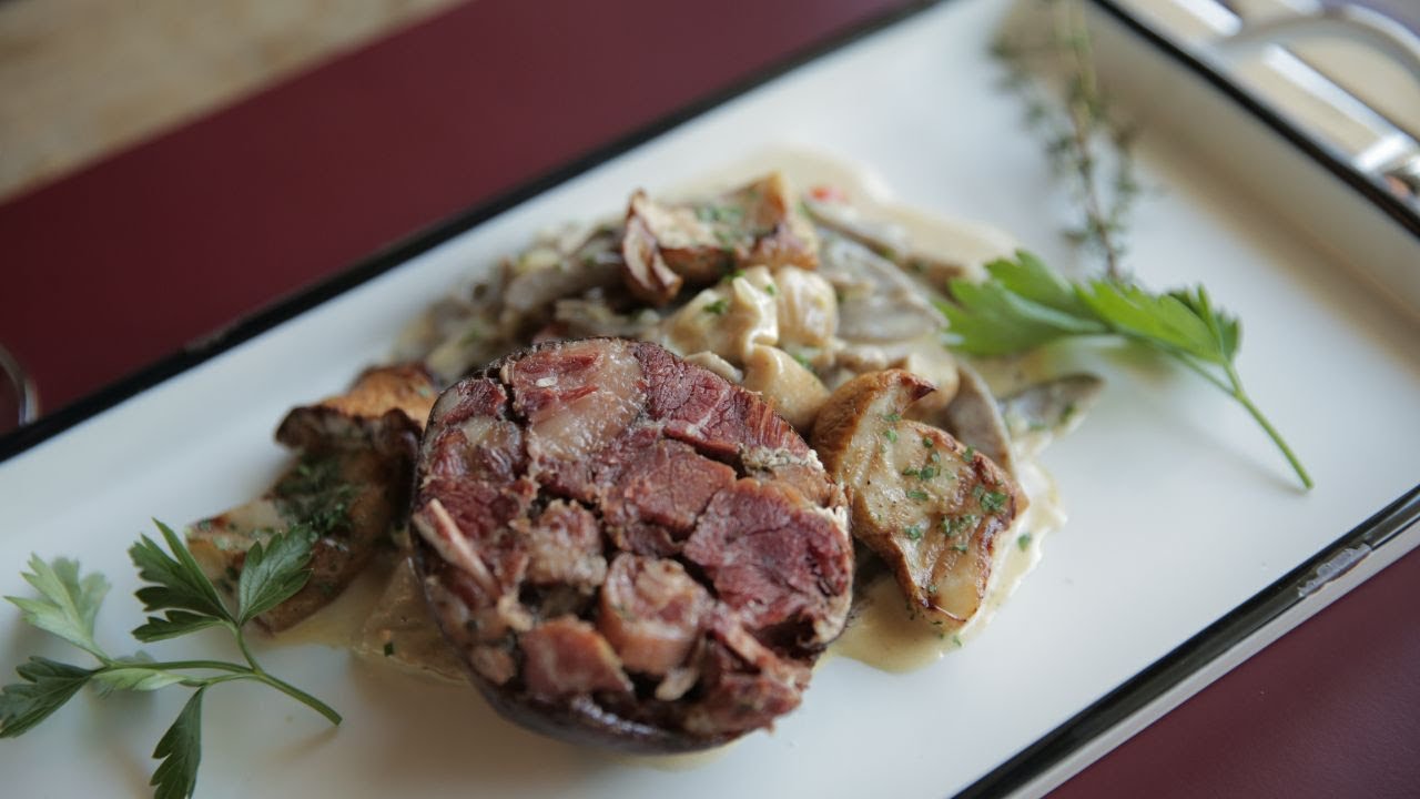 Churer Beinwurst mit Pizzoccheri & Steinpilzen