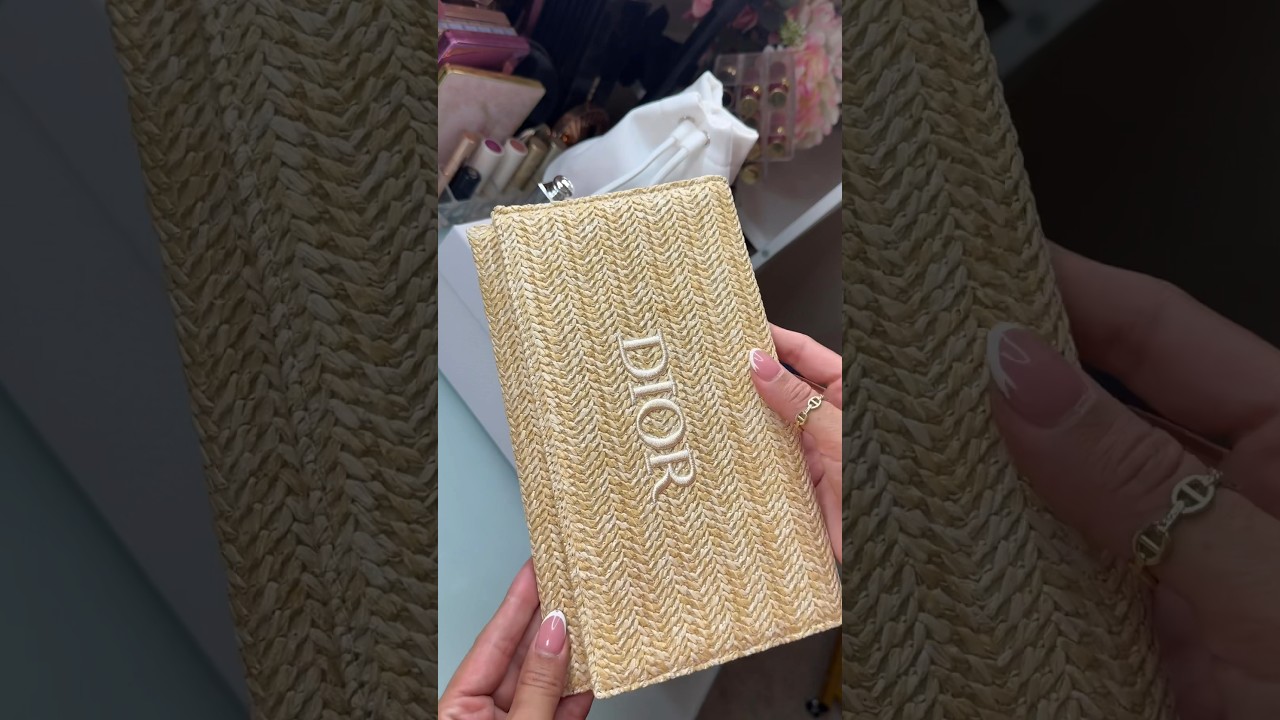 I finally got this Dior raffia Clutch 🤩 
