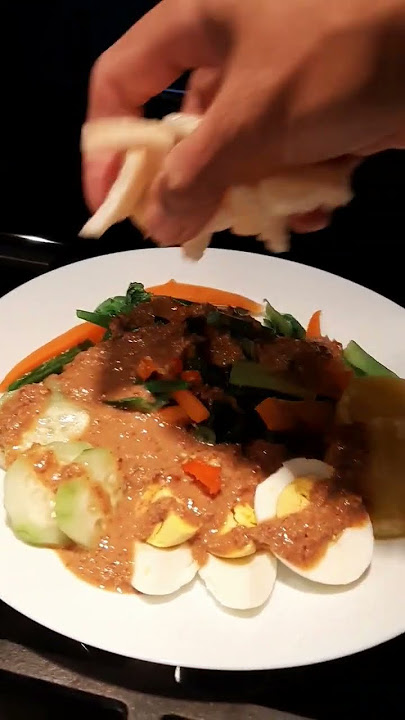 Healthy salad with peanut sauce , Gado gado version #homemade #foodie #asianfood #yummyfood #shorts