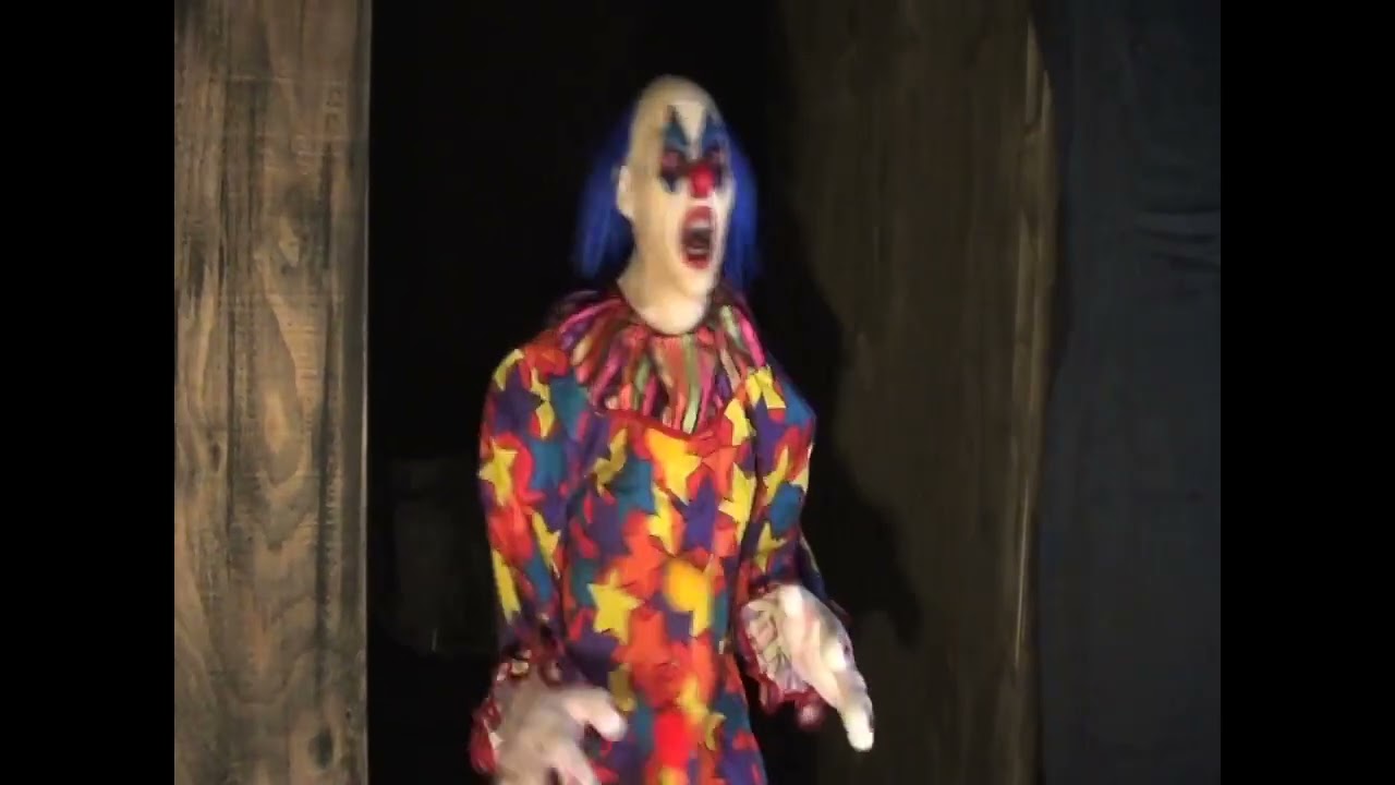 PoisonProps.com CS622 CLOWN SLINGER Haunted House Prop