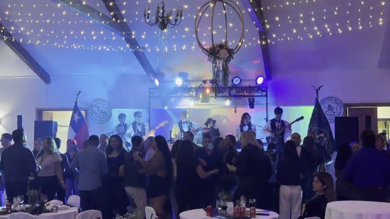 Toque de Queda - Medley Cumbias / Club de Campo Cumbres