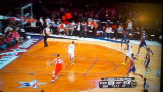 Bounce pass from John Wall to Blake Griffin