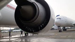 Exterior Cleaning di sore hari Pesawat Garuda Indonesia PK-GIG