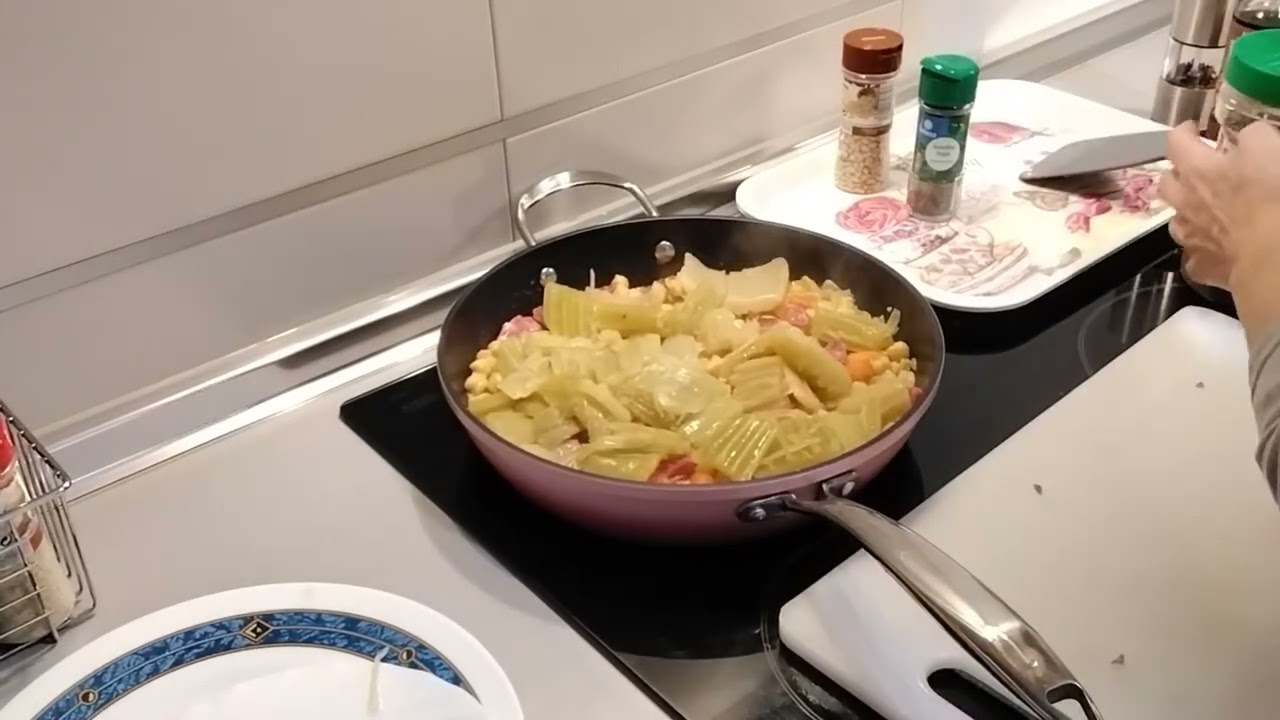 salteado de cardos con garbanzos