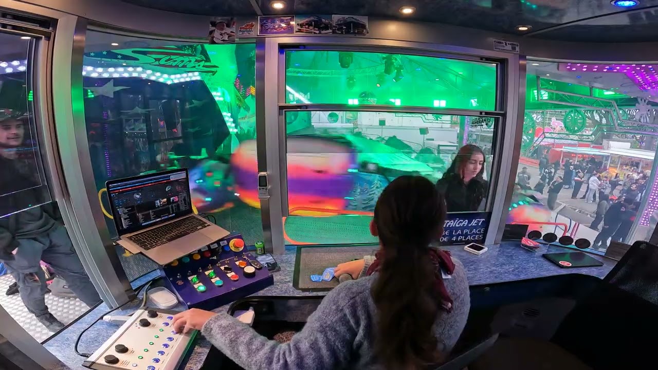 Taïga Jet (Vue de la caisse) - Fête foraine de Chalon-sur-Saône 2025