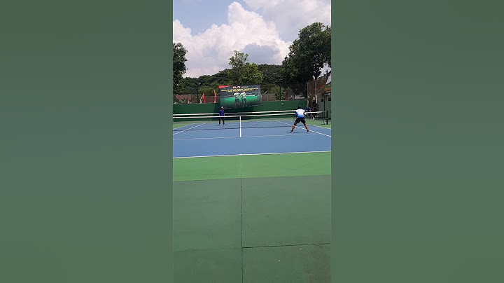 ATLET TENIS SENIOR KUSMEIDI N LETKOL (INF) ARIS SETIAWAN UNJUK AKSI DI TURNAMEN TENNIS DANDIM 0809