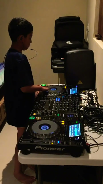 dari kecil belajar DJ katanya nanti besar mau jadi dj terkenal 😆🤣🤣bntu tekan subscribe ya🙏