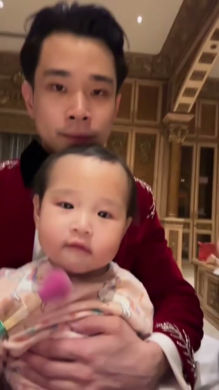 Sophia Pegang Kuas Sendiri Ikutin Mamanya