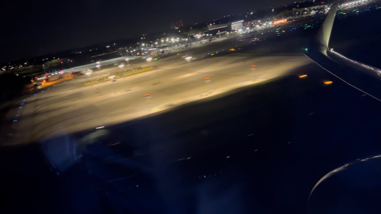 American Airlines Boeing 737-800 Night Takeoff From Philadelphia International Airport