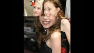 Julia Winter and Annasophia Robb-friends forever!