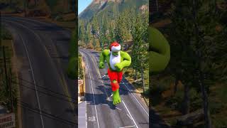 Hulk go to a portal and become very large #gta #gta5 #ironman #shorts #shortsfeed #hulk