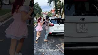 Dhhelping A Girl Escapeducha kindness respect