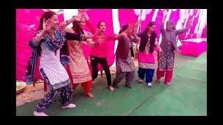 Beautiful pahari girls dancing on Himachali song {Rumatiye}....👌