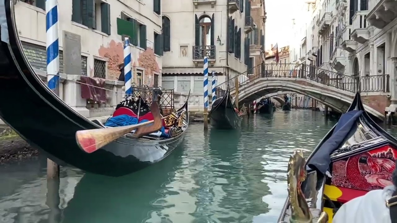 Наша расслабляющая прогулка на гондоле в Венеции