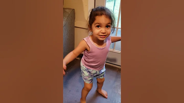 marmar dancing and singing. precious.