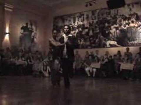 Bruno Tombari y Mariangeles Caamaño -"Saludos"
