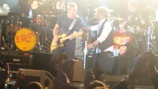 Miniatura de vídeo de "Paul Weller and Roger Daltrey perform 'Substitute'"