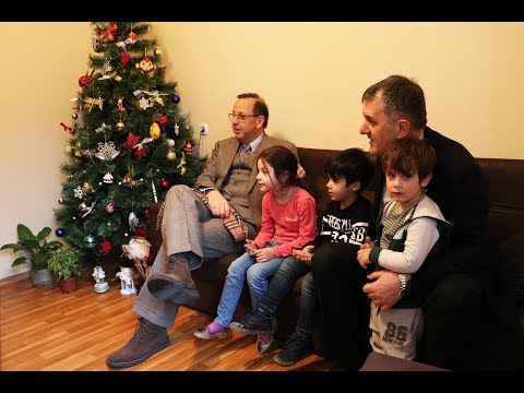 დევნილთა მინისტრმა და იტალიის ელჩმა დევნილ ოჯახებს ნათლისღების დღესასწაული მიულოცეს